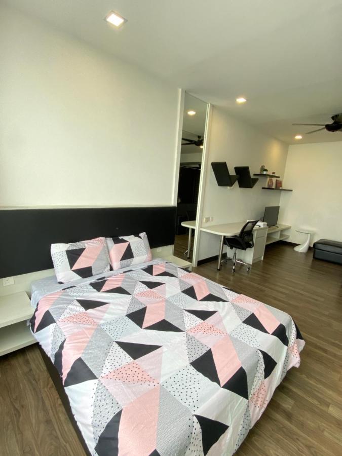 Landmark Residence 2, Studio For 2 Pax, High Floor, Nice View, Free Parking, Budget Stay كاجانغ المظهر الخارجي الصورة
